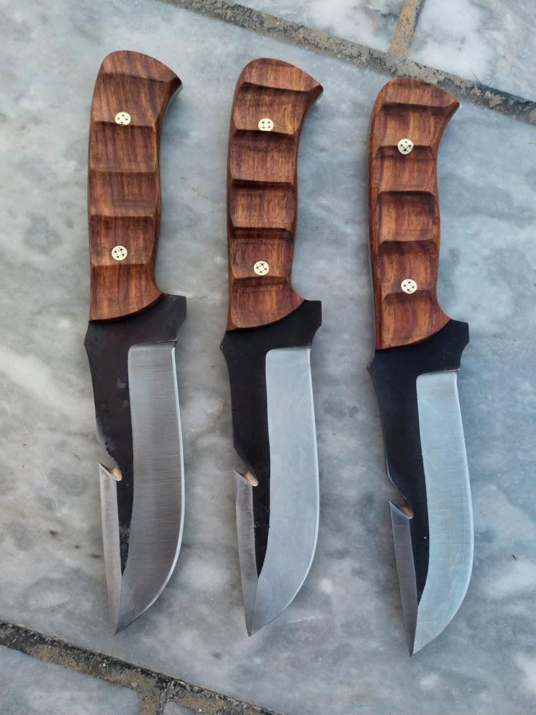 Premium Full Tang Tracker Knife - Textured Multi-Purpose Survival Blade with Finger-Groove Rosewood Handle