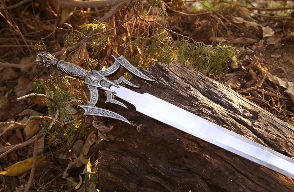 Handcrafted Fantasy Medieval Dark Knight Sword – Decorative Cosplay & Wall Hanging Display Blade